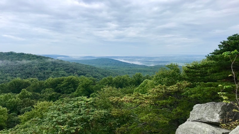 Raven Rocks: Hike the Appalachian Trail in Bluemont | Go Hike Virginia