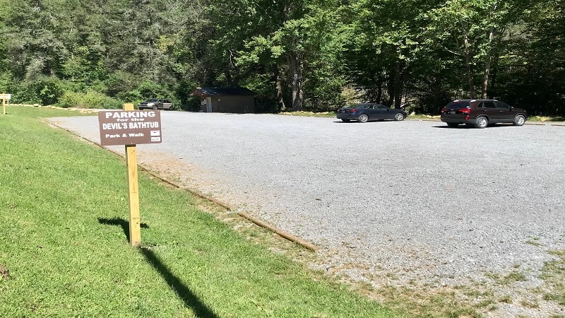 The parking lot for the Devil's Bathtub hike in Duffield, Virginia.