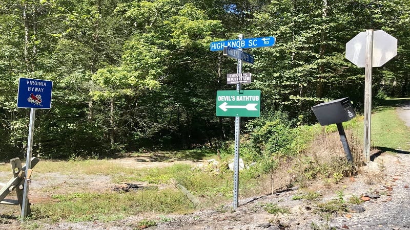 Street signs for Devil's Bathtub Hike