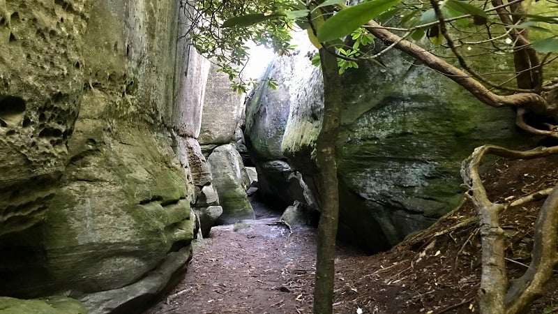 Slot Canyon-Like Crevices at the Great Channels