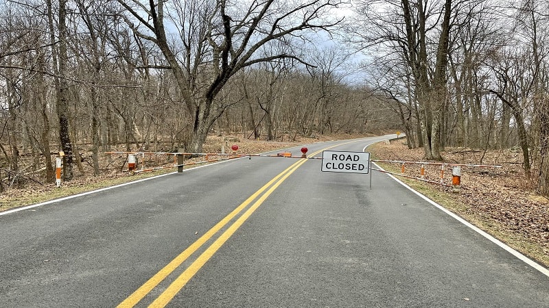 Dickey Ridge-Road Closed