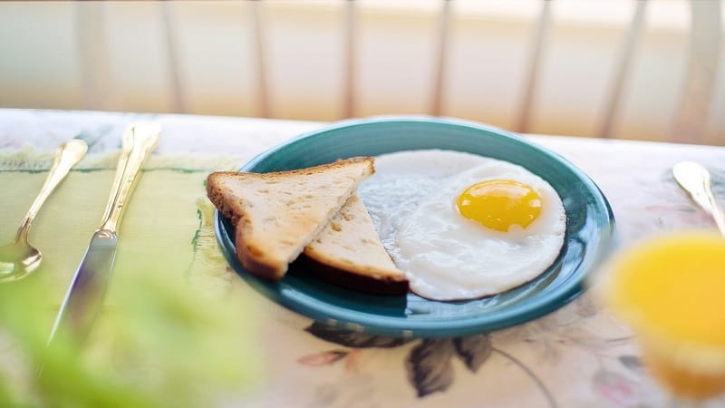 Eggs and Toast - What to Eat Before a Hike