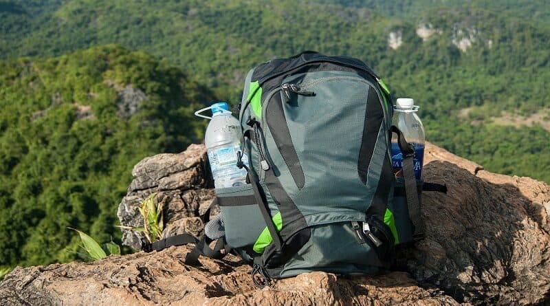 How Do You Carry a Water Bottle While Hiking?