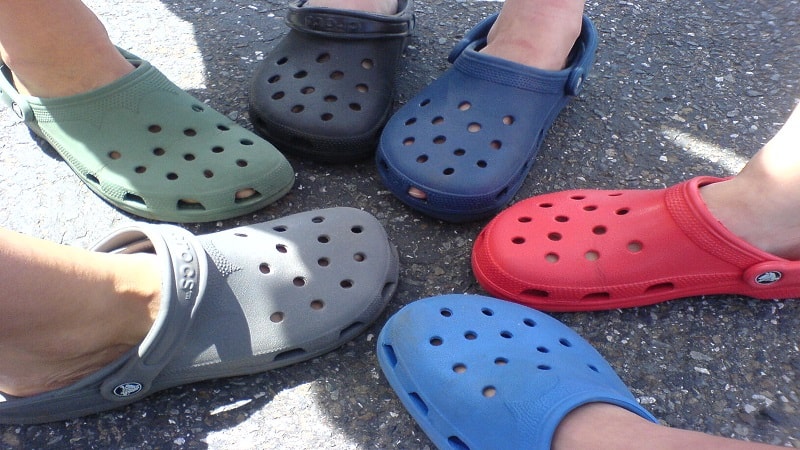 many crocs clogs