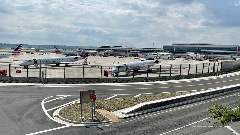 Planes at Reagan National AIrport